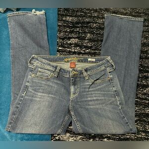 AI DESCRIPTION: Low-rise flare jeans with a distressed look